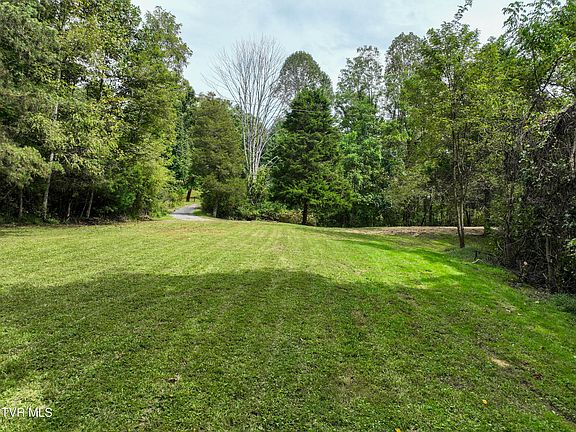 2nd image of 22290 Sugarbush Ln