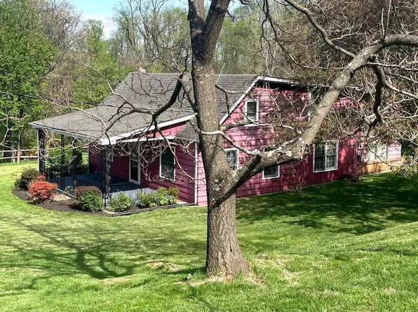 115 Chester Gap Rd, Chester Gap, VA 22623