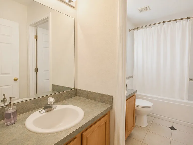 410 Sandringham Ct — Photo 24