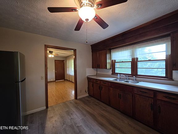 5th image of 1038 Johnson Rd