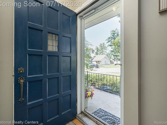 5th image of 2028 N Wilson Ave