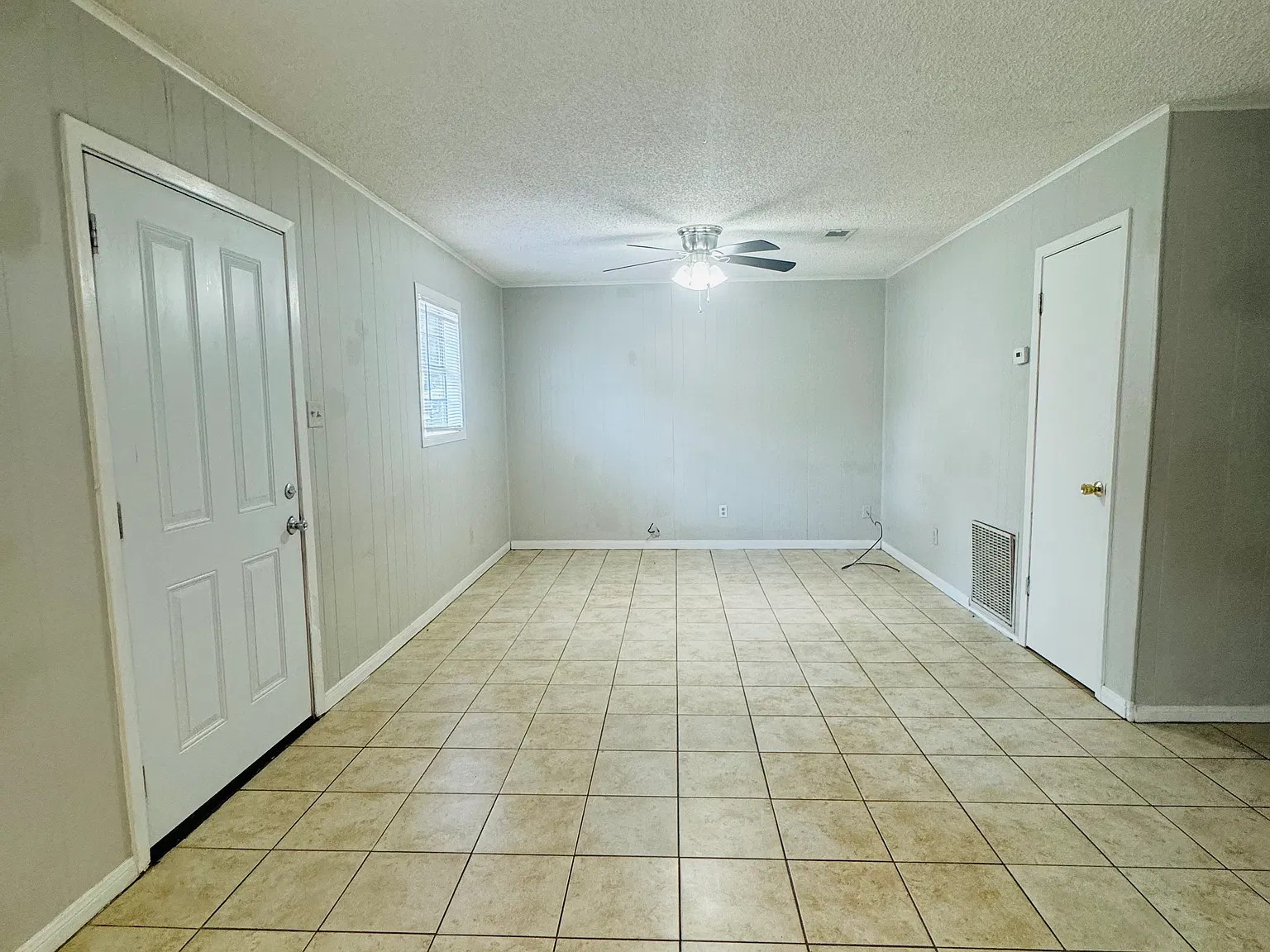 2 bed, 1.0 bath, $725 — Photo 2