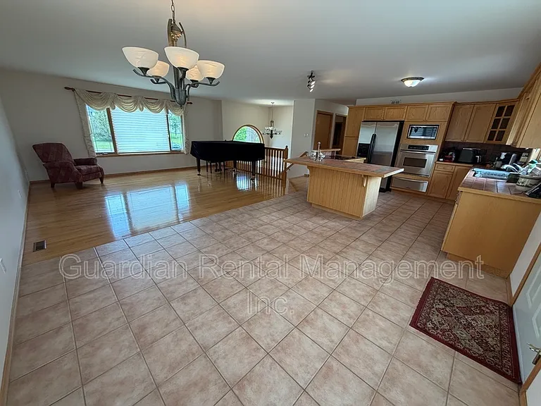 2196 Falconcrest Dr — Photo 9