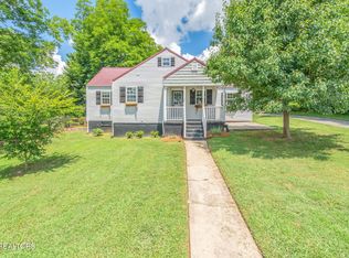 1911 Crest Rd, Maryville, TN 37804