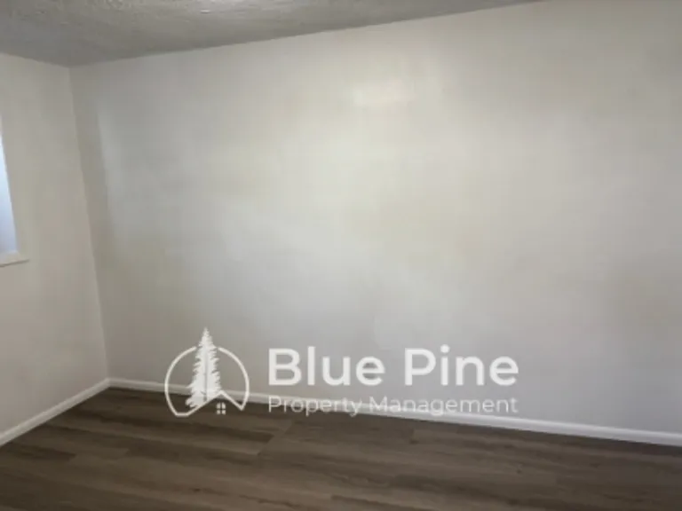 411 Gladstone St #1 — Photo 6