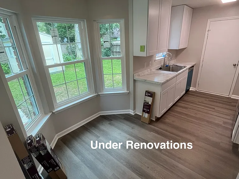 7322 Albert St — Photo 4
