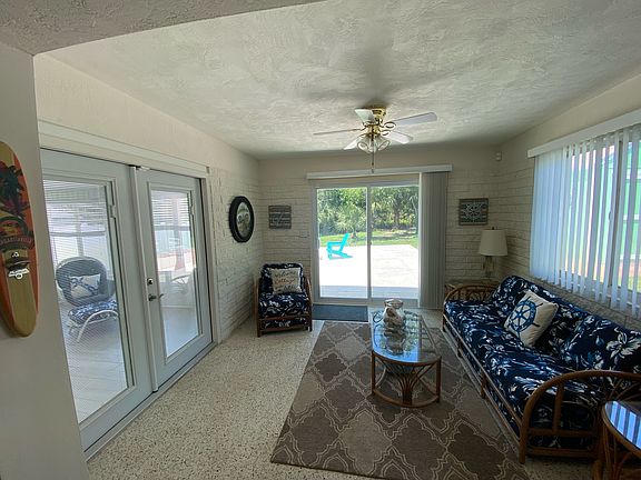 Back sitting area