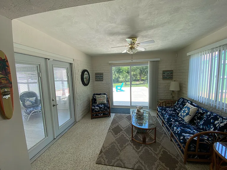 Back sitting area