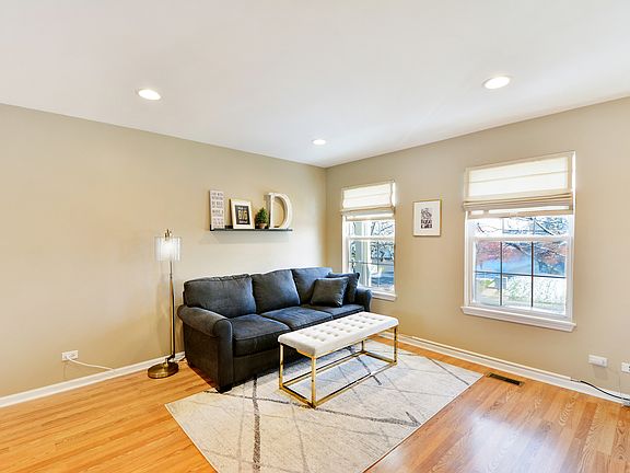 5th image of 884 Essex Cir