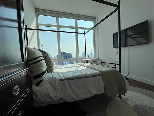 Rented by Corcoran | media 22