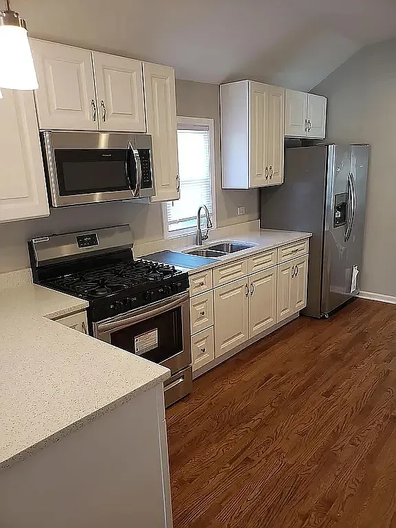 2 bed, 1.0 bath, 1300 sqft, $2,150 — Photo 2