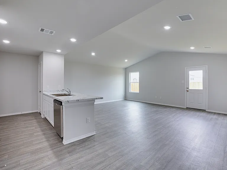 829 Eagles Nest Dr — Photo 3