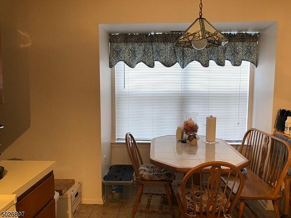 4th image of 529 Norwich Ct