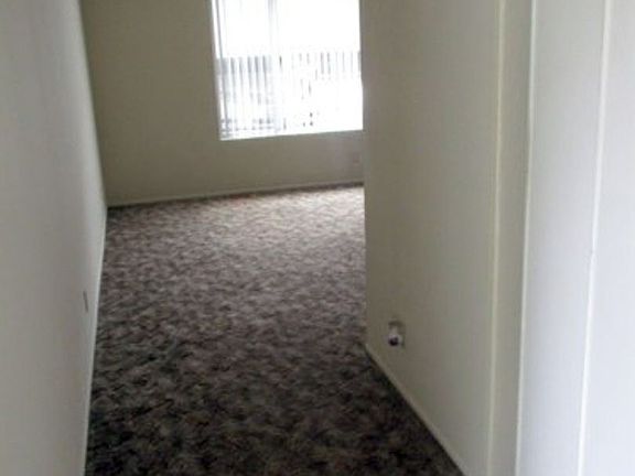 4th image of 237 N 2nd St APT 4B