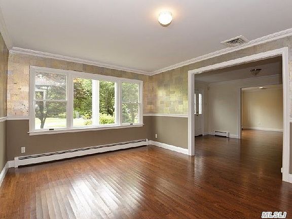 4th image of 15 Lucille Ln