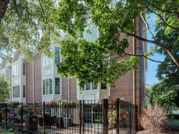 727 S Racine Ave APT A, Chicago, IL 60607