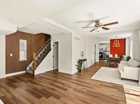 1009 27th St, Des Moines, IA 50311