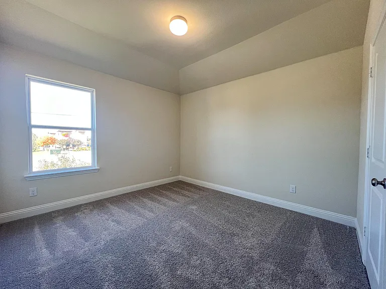 1715 Lisa Ct — Photo 16