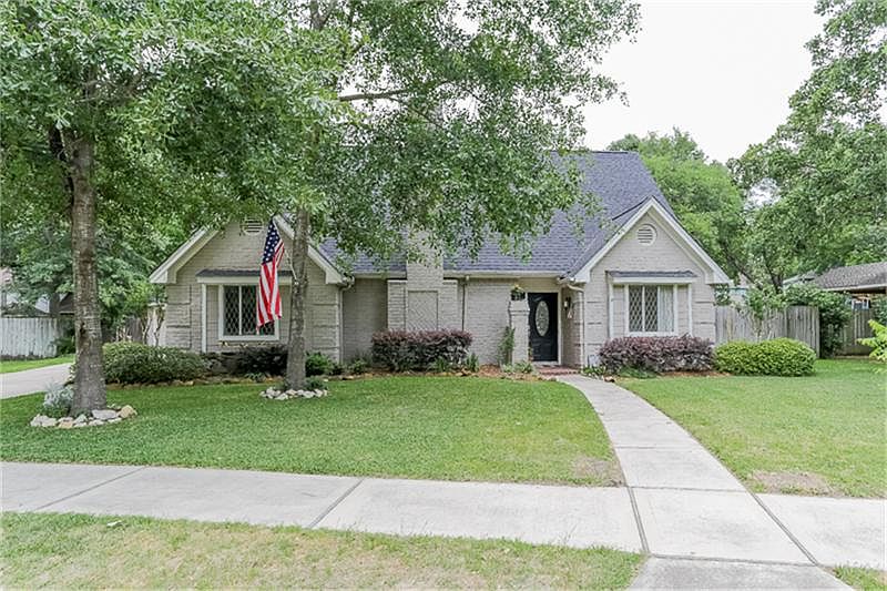 Welcome home! This home is situated on a quarter of an acre tucked in a cul de sac lot.