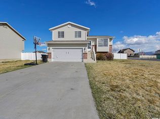 2116 W 2265 N, Clinton, UT 84015
