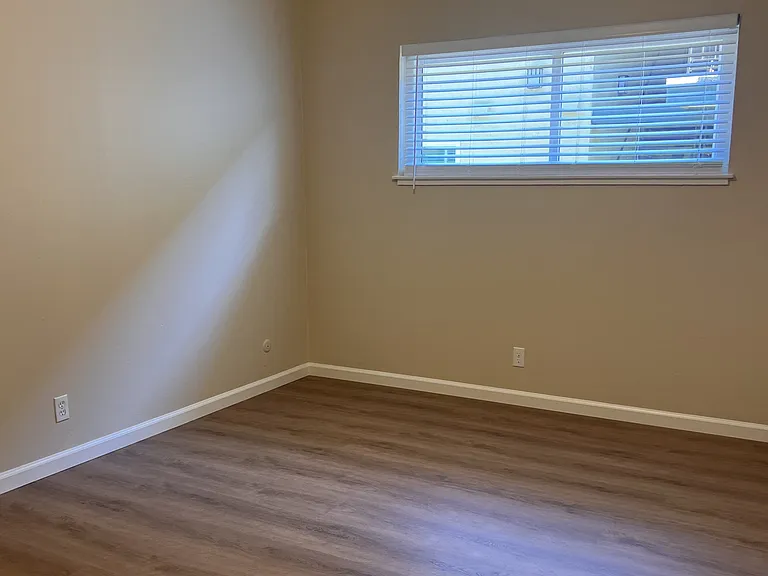 22322 Center St #5 — Photo 11