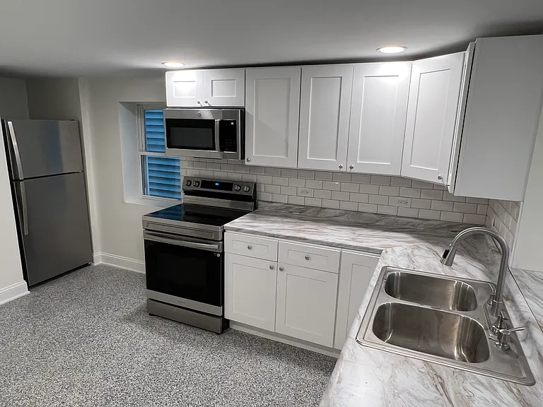 3339 W Berteau Ave #2 — Photo 8