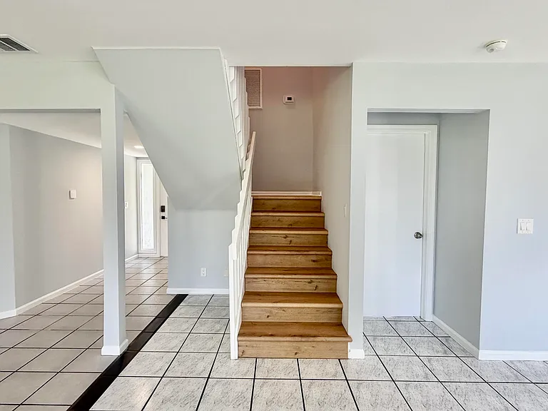 6048 Garrett St — Photo 50