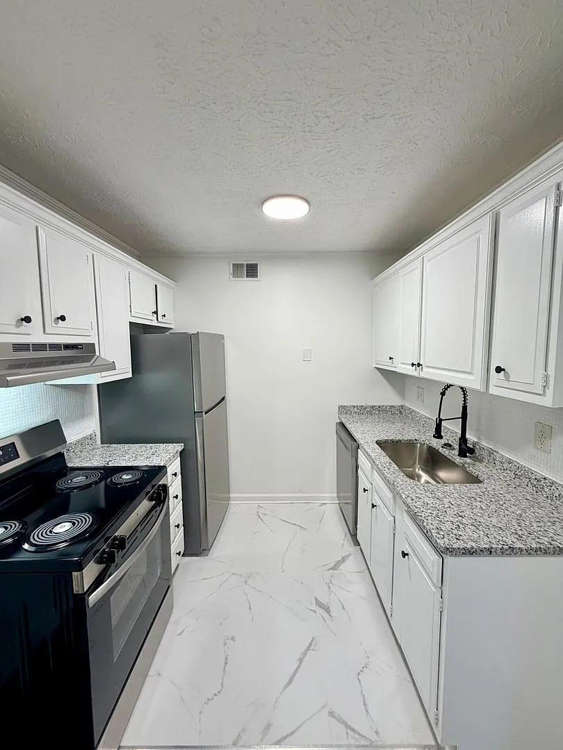 Renovated 2 bed 1 bath apartment in Lexington, KY! — Photo 1
