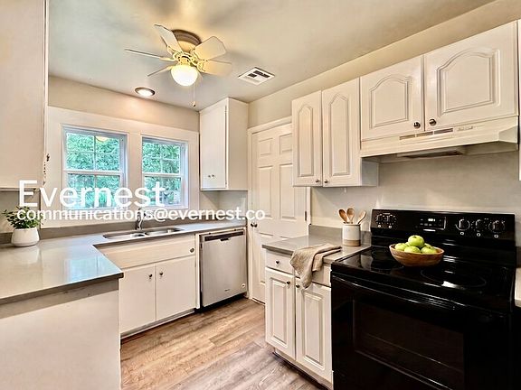 3rd image of 802 N Birch St