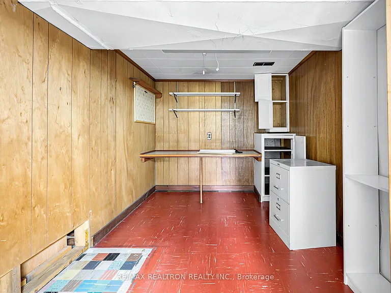 310 East Ave E — Photo 15