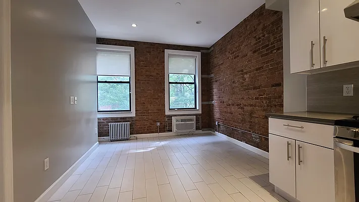 Rented by Matthew Gros-Werter, LREB  | media 1