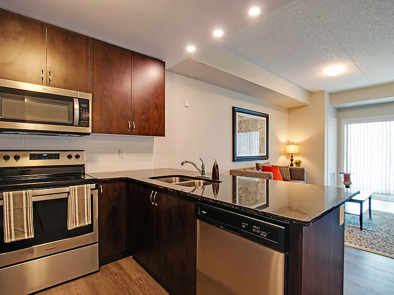 1045 Waterloo St — Photo 11