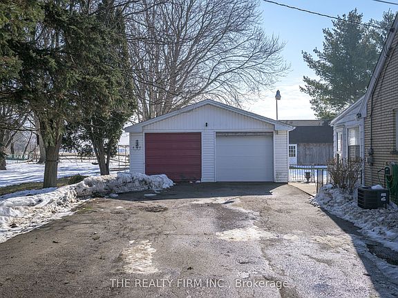 3rd image of 15233 Medway Rd