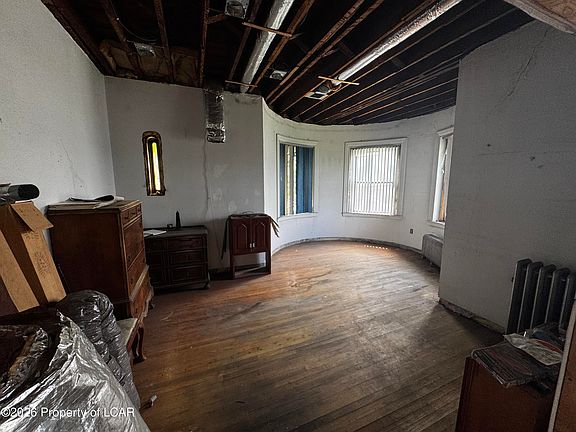 15th image of 1021 Richmont St