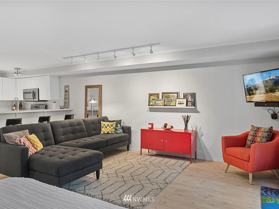 1st image of 3022 SW Bradford St APT 105