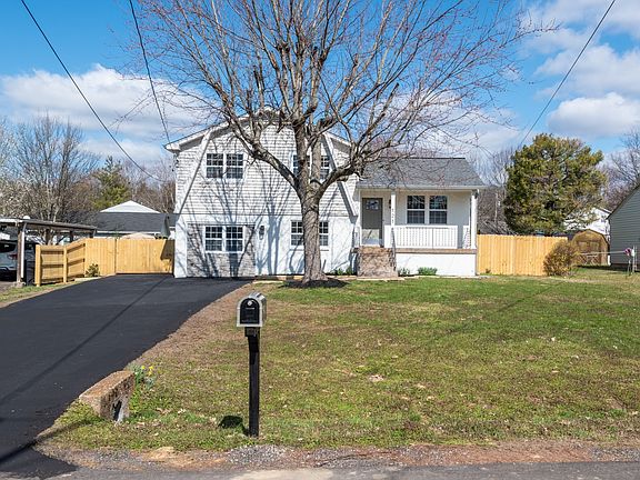 3rd image of 121 Brevet Dr