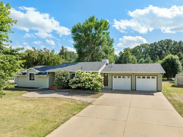 2 Green Way, Minot, ND 58701
