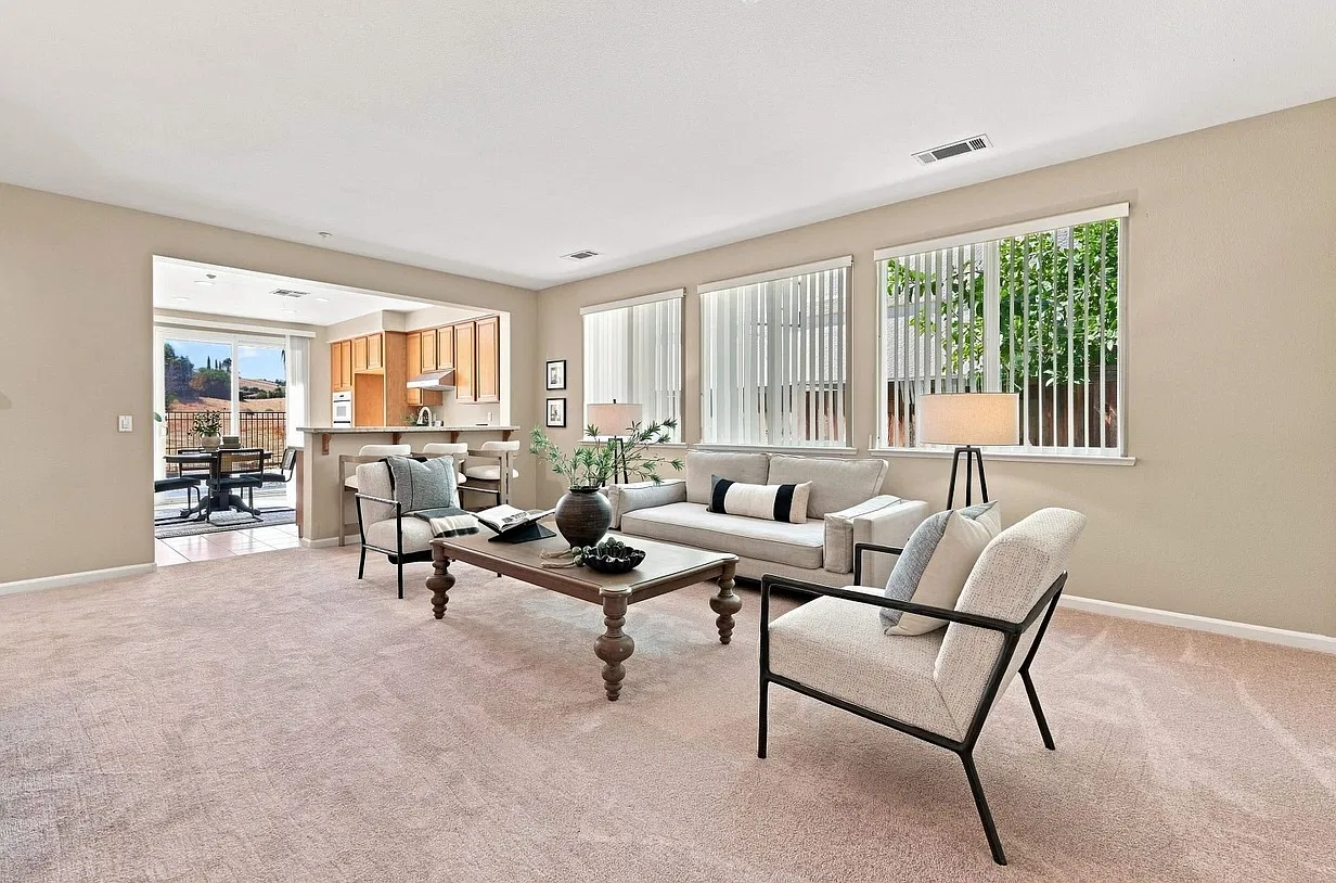 3 bed, 1484 sqft, $3,049 — Photo 3