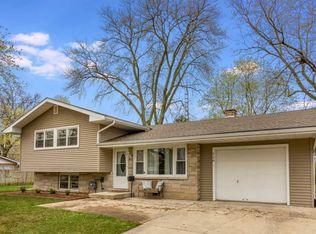 716 N Evanslawn Ave, Aurora, IL 60506