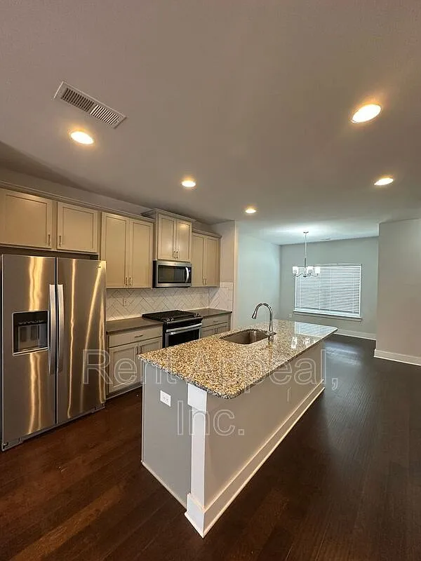 4 bed, 3.5 bath, 2134 sqft, $2,700 — Photo 3