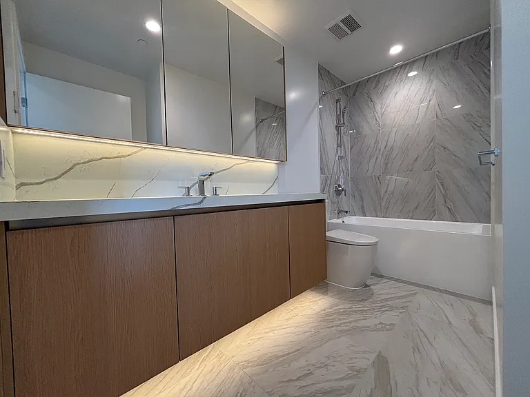 1475 Foster St #1803 — Photo 10