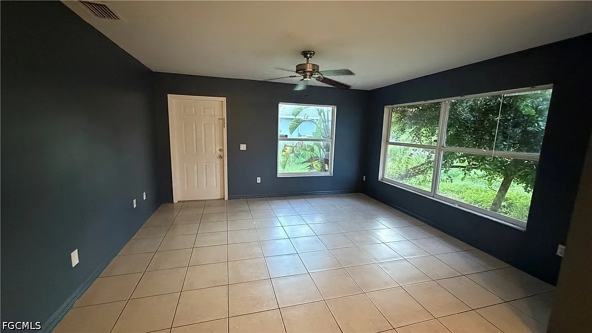 3 bed, 2.0 bath, 1076 sqft, $1,400 — Photo 3