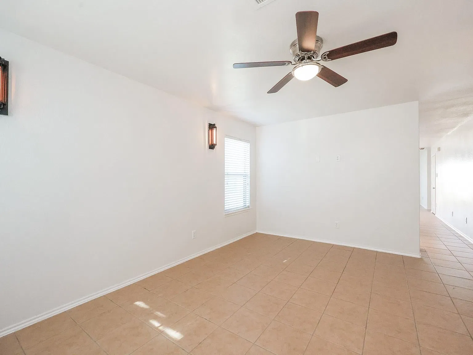 3 bed, 1410 sqft, $1,950 — Photo 3