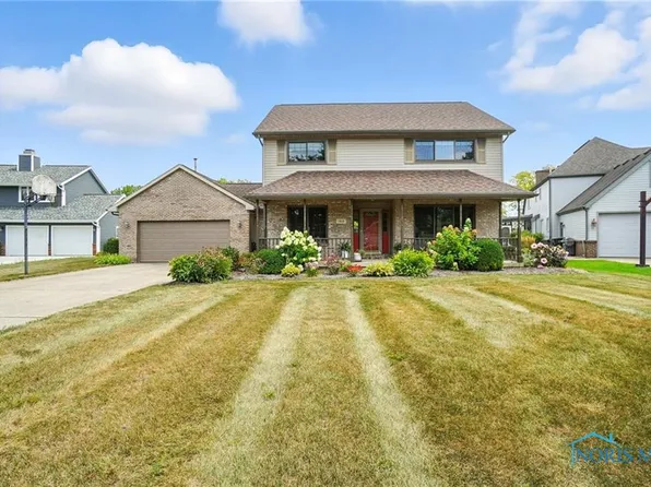 1616 Oakwood Ct, Bowling Green, OH 43402