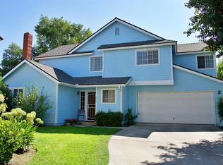 836 E Oakridge Ave, Visalia, CA