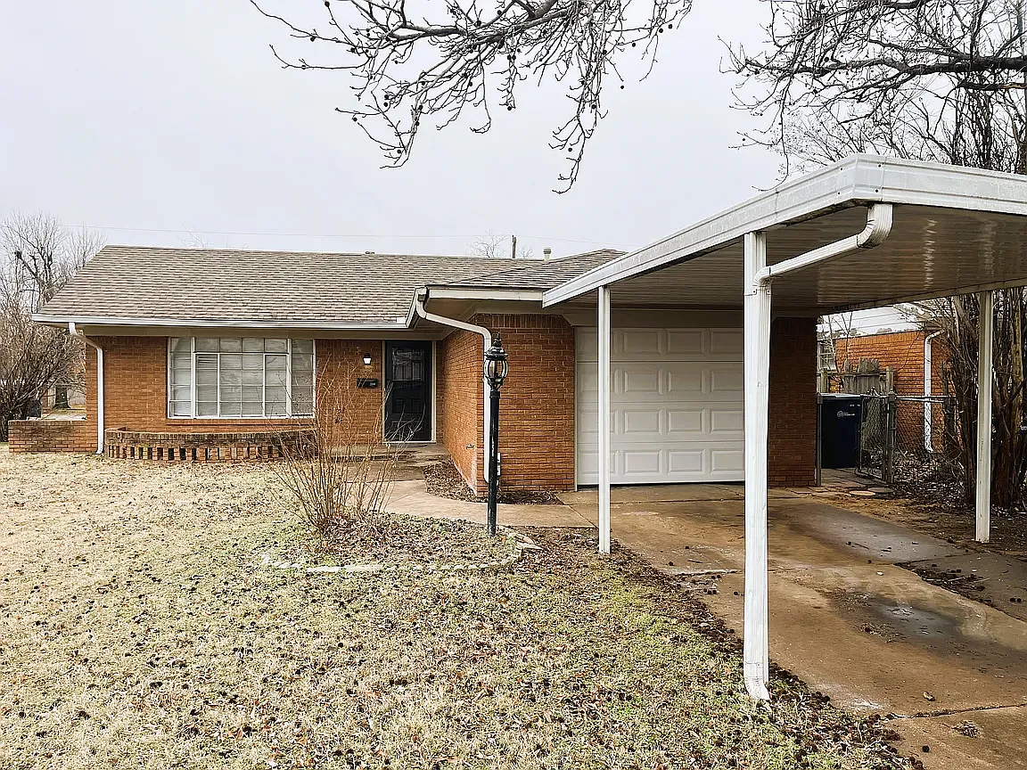 3 bed, 1084 sqft, $1,300 — Photo 1