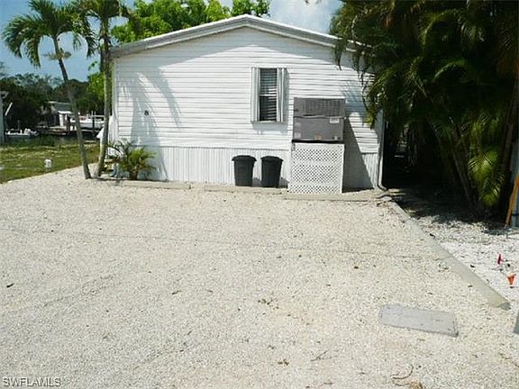 3rd image of 8 Emily Ln