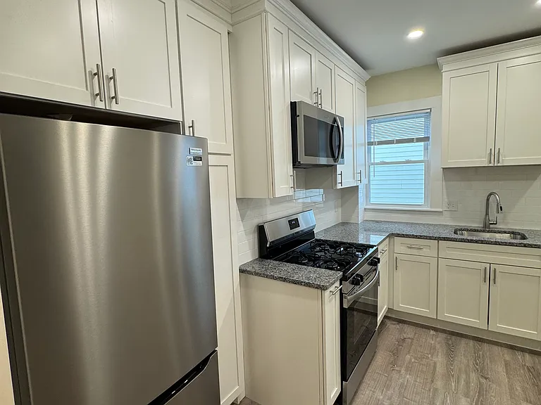 35 George St #2 — Photo 8