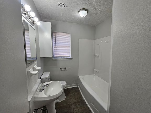 5th image of 209 NW 79th St