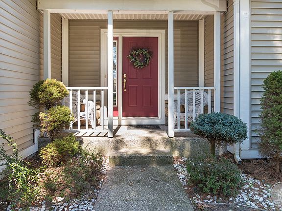 2nd image of 15309 Oakleigh Ct